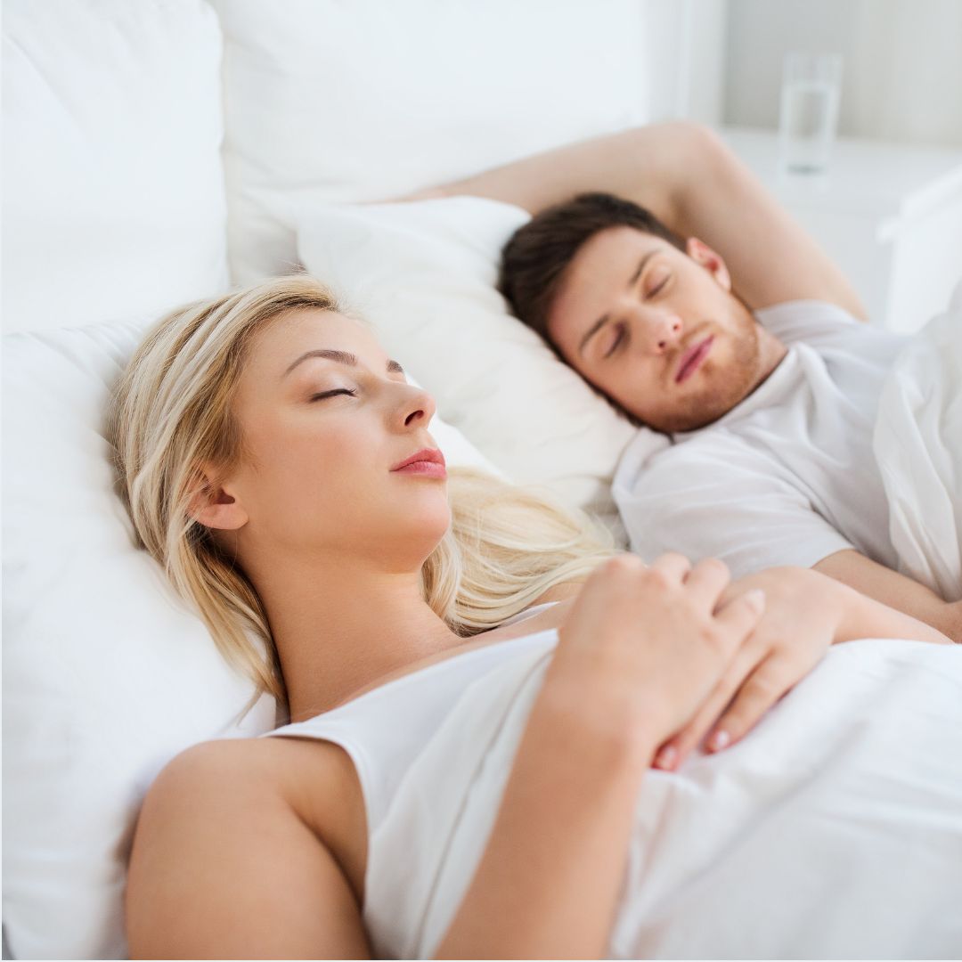 How Women's Sleep Differs from Men's: Insights and Solutions with Smartduvet
